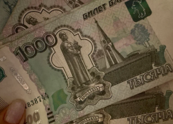 Астраханский суд вынес приговор бывшему судебному приставу: она принимала взятки