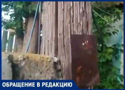 Полтора года астраханцам не могут заменить сгнивший столб в Советском районе 
