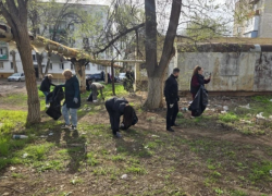 Астраханцы приводят в порядок родной город в рамках Дней чистоты