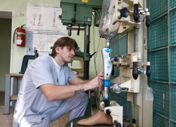 Нуждающихся в протезах астраханцев бесплатно обеспечивает местное предприятие