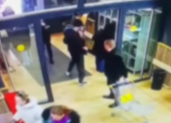 В Астрахани покупатель подрался с сотрудником магазина за пачки масла