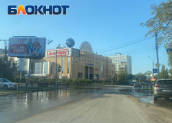 Вход в парк Знаний в Астрахани затопило фекалиями