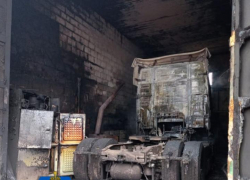 Под Астраханью сгорел гараж: пламя распространилось на 70 «квадратов»