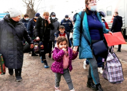 «Дайте нам спокойно жить» - беженцев из Мариуполя готовят к выселению из «Астраханских зорь»