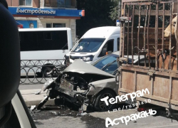 В аварии на улице Яблочкова в Астрахани получили травмы 3 человека