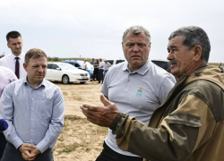 "Масса вопросов, не решаемых годами": астраханский губернатор съездил в Лиманский район 