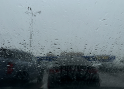 Сильный ветер оставил без света населенные пункты Астраханской области