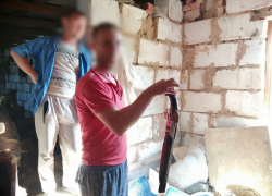 В Астрахани фермер хранил у себя оружие и взрывчатку