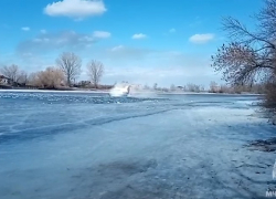 В астраханском селе Боркино частично восстановили переправу
