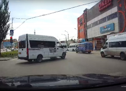 Проезд «на красный»: астраханцы зафиксировали нарушения «маршрутчиков»