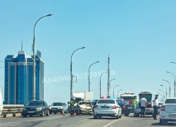 Авария стала причиной гигантской пробки на Новом мосту