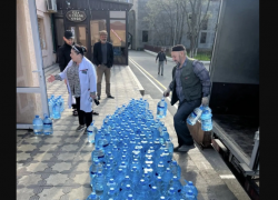 Астраханские врачи отправили Дагестану полторы тонны воды в помощь