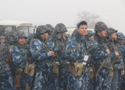 Астраханцев взволновала толпа силовиков у исправительной колонии