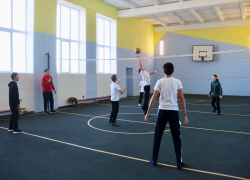 В Астраханской области отремонтировали столетний спортзал в школе