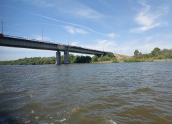 Реки Астраханской области наполняют, в них вливают миллионы кубов воды