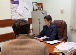 В Астрахани адвокат вытягивал деньги из своей клиентки