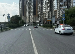 В центре Астрахани произошло ДТП с участием мотоцикла: есть пострадавший