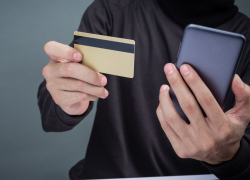 На астраханца возбудили уголовку за передачу своего банковского счета третьим лицам