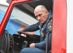 В Астрахани глава МЧС Александр Куренков открыл специализированную пожарно-спасательную часть