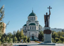 Губернатор поздравил астраханцев с православным праздником