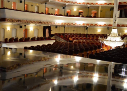 Астраханский драмтеатр получил новую мебель и оборудование за 14 миллионов