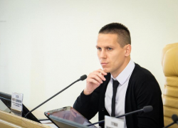 Ни машин, ни квартир - Андрей Золотов претендует на звание самого скромного депутата облдумы 