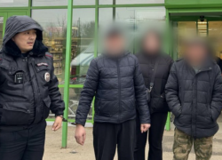 Три ставропольца разочаровались продажами и ограбили астраханский магазин