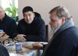 Астраханские чиновники продали внедорожник, деньги пообещали отдать малоимущим