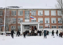 Под Астраханью отремонтируют старинную школу с патриотическим уклоном