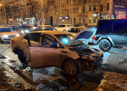 В центре Астрахани случилось крупное ДТП с четырьмя машинами