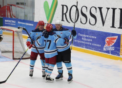 Игорь Бабушкин открыл новый хоккейный сезон в Астраханской области