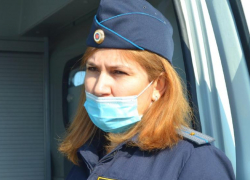 Судебные приставы помогли незаконно уволенной астраханке восстановить права