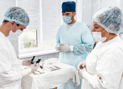 Астраханские врачи провели сложнейшую операцию пациентке с разложением челюсти