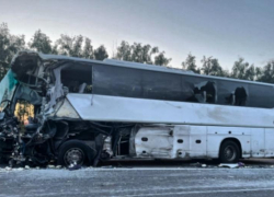 Автобус ехавший из Астрахани попал в жуткую аварию, есть погибший и пострадавшие