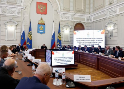 Астраханский губернатор и члены профсоюзов обсудили вопросы зарплат и трудовых отношений