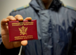 Астраханка отсудила у дорожного предприятия около 400 тысяч рублей за выбоину