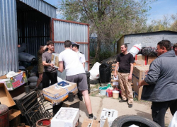 Астраханцы отправили бойцам СВО пасхальные куличи и яйца