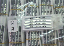 Астраханские таможенники задержали 81 тысячу контрафактных брелоков, наклеек и шариковых ручек