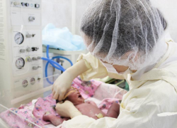 Астраханские врачи спасли жизнь матери, рожавшей с предлежанием плаценты в шестой раз