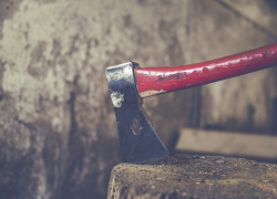 Астраханец, зарубивший тёщу двумя топорами, отправился за решётку