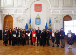 Губернатор наградил астраханских журналистов в честь Дня российской печати