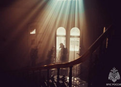 Под Астраханью шесть часов тушили две квартиры: есть пострадавшие