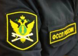 Астраханские приставы заставили управляющую компанию починить крышу