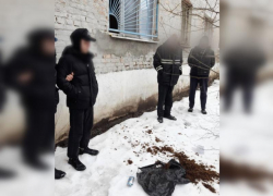 Спасаясь от участковых, молодой астраханец устроил дождь из каннабиса