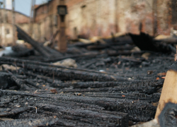 Под Астраханью на пожаре погибла 22-летняя девушка 