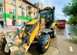 В Астрахани устранили аварию на сети глубинной канализации по улице Генерала Епишева