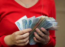 Астраханка попыталась «выкупить» своих друзей у полицейского