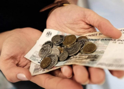 В Астрахани работники сельхозпредприятия получали зарплату меньше МРОТа