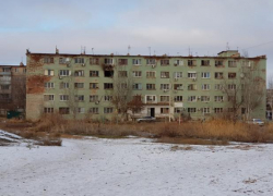 «Заклинило дверь»: астраханка с 4-летним сыном оказались в западне во время пожара