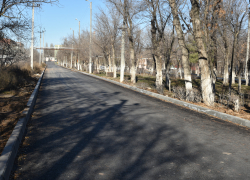 В Астрахани на улице Мосина отремонтировали тротуар и дорогу